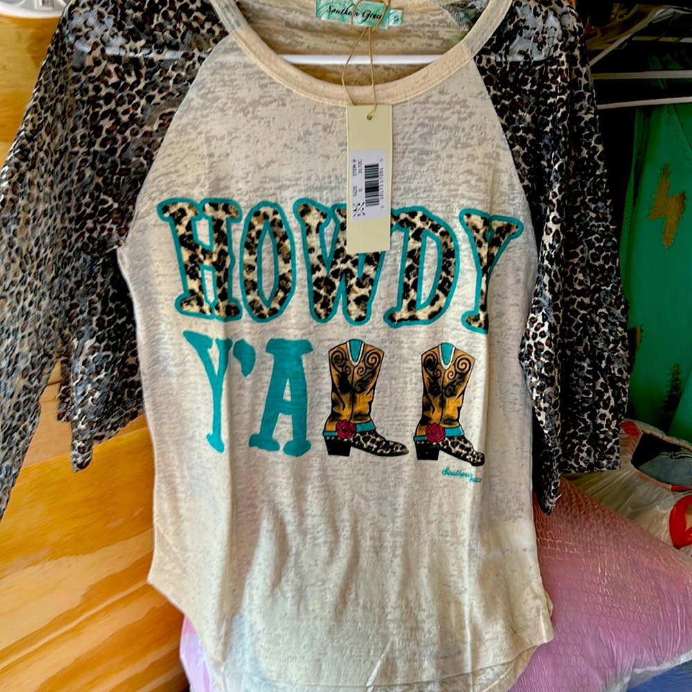 New shirt howdy y’all Sz small